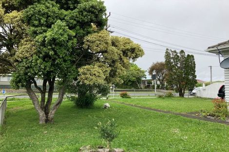 Photo of property in 21 Churchill Avenue, Manurewa, Auckland, 2102