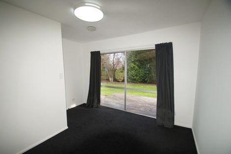 Photo of property in 6a Auburn Avenue, Upper Riccarton, Christchurch, 8041
