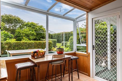 Photo of property in 26 Kiwi Esplanade, Mangere Bridge, Auckland, 2022
