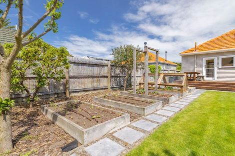 Photo of property in 60 Wilsons Road, Saint Martins, Christchurch, 8022