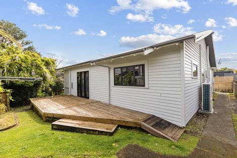 Photo of property in 30 Waiwaka Terrace, Strandon, New Plymouth, 4312