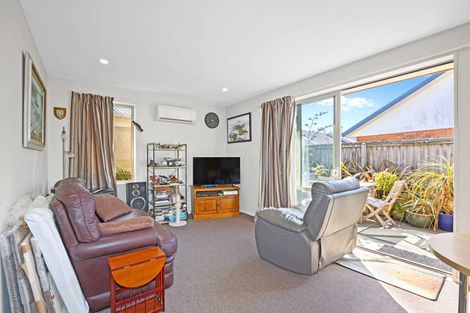 Photo of property in 1/160 Breezes Road, Aranui, Christchurch, 8061