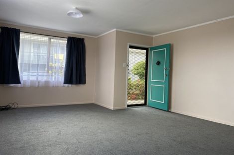 Photo of property in 2/52 Butterworth Drive, Glendene, Auckland, 0602