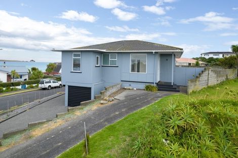 Photo of property in 2 Kapiti Terrace, Castlecliff, Whanganui, 4501