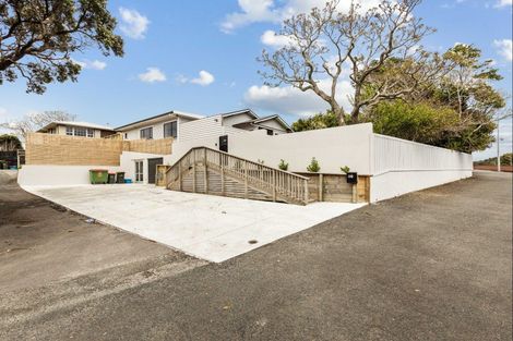 Photo of property in 30 Waiwaka Terrace, Strandon, New Plymouth, 4312