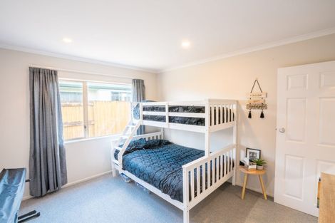 Photo of property in 10 Fernlea Avenue, Kelvin Grove, Palmerston North, 4414