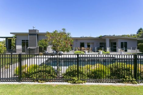 Photo of property in 27 Loch Views Road, Acacia Bay, Taupo, 3385