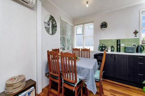 Photo of property in 27 Wharf Road, Te Atatu Peninsula, Auckland, 0610