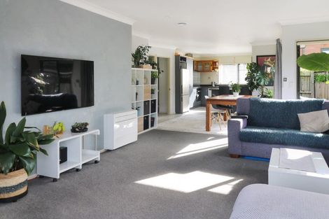 Photo of property in 6a Marjory Close, Broadmeadows, Wellington, 6035