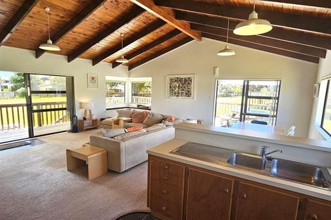 Photo of property in 173 Waimaire Avenue, Matarangi, Whitianga, 3592