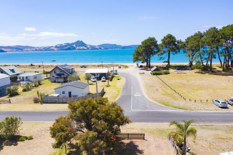 Photo of property in 16 Banks Street, Cooks Beach, Whitianga, 3591