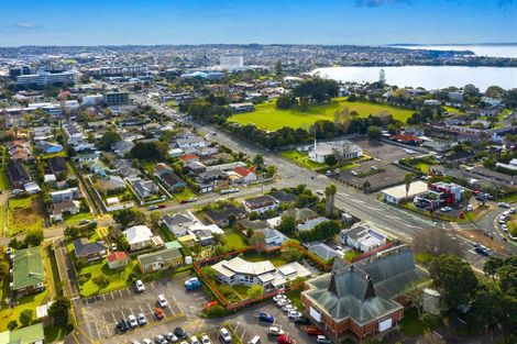 Photo of property in 10 Taharoto Road, Takapuna, Auckland, 0622