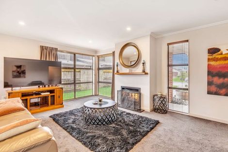 Photo of property in 15 Trump Place, Kelvin Grove, Palmerston North, 4414