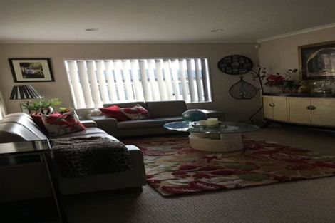 Photo of property in 2 Oakhurst Avenue, Flat Bush, Auckland, 2019