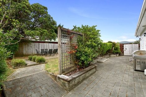 Photo of property in 6 Franklyn Road, Tawa, Wellington, 5028