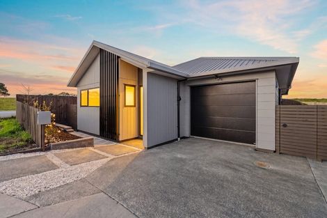 Photo of property in 98 Huanui Drive, Wainui, 0992