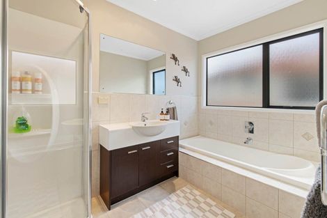 Photo of property in 78 Cyril French Drive, Flat Bush, Auckland, 2016