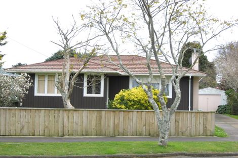 Photo of property in 33 Turakina Street, Merrilands, New Plymouth, 4312