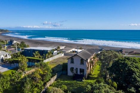 Photo of property in 10 Messenger Terrace, Oakura, 4314