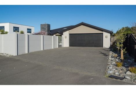 Photo of property in 28 Ruahine Place, Parklands, Christchurch, 8083