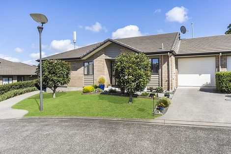 Photo of property in 18 Royalle Mews, Botany Downs, Auckland, 2010