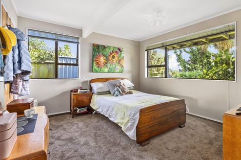 Photo of property in 32 Kinloch Place, Papakowhai, Porirua, 5024