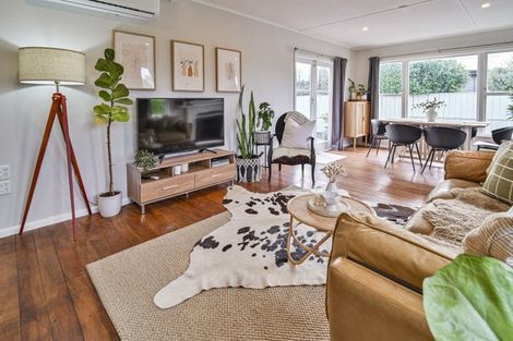 Photo of property in 15 Lipscombe Crescent, Havelock North, 4130