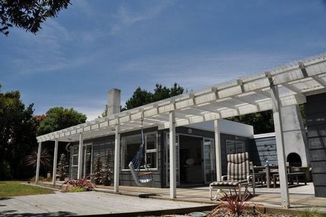 Photo of property in 2 Nicholas Street, Te Horo Beach, Otaki, 5581