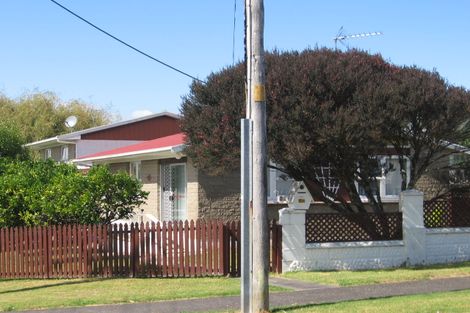 Photo of property in 19a Queen Mary Avenue, New Lynn, Auckland, 0600