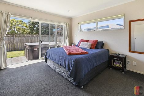 Photo of property in 50 Stranraer Crescent, Wattle Downs, Auckland, 2103