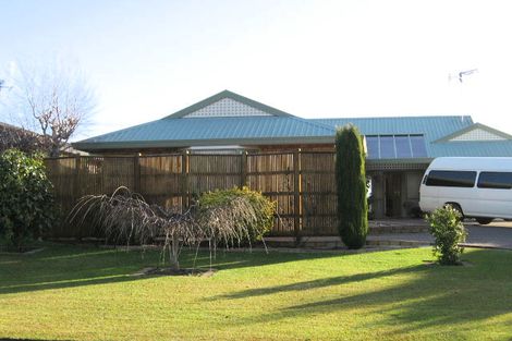 Photo of property in 18 Sunny Dale, Western Heights, Hamilton, 3200
