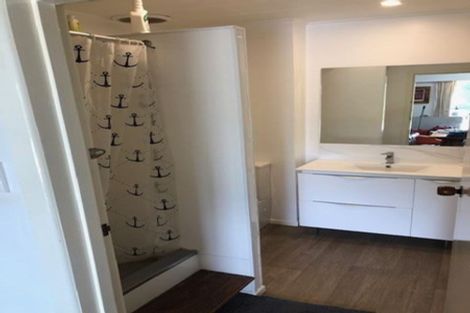 Photo of property in 2/14 Gerwyn Place, Pakuranga Heights, Auckland, 2010