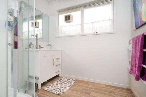 Photo of property in 1 Cushla Place, Massey, Auckland, 0614