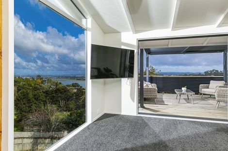 Photo of property in 70 Attwood Road, Paremoremo, Auckland, 0632