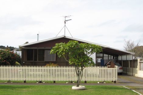 Photo of property in 62 Domett Street, Waitara, 4320