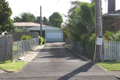 Photo of property in 16 Helga Crescent, Te Atatu Peninsula, Auckland, 0610