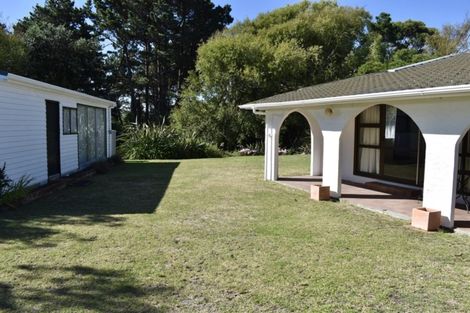 Photo of property in 8 Hewson Crescent, Otaki Beach, Otaki, 5512