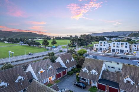 Photo of property in 6/49 Mana Esplanade, Paremata, Porirua, 5026