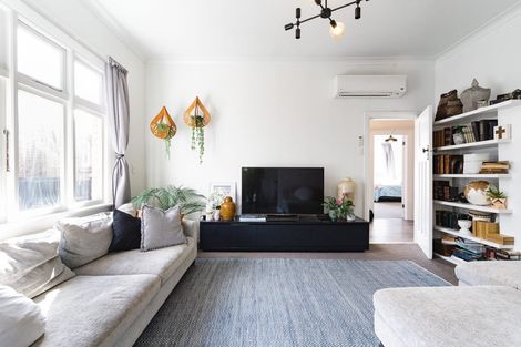 Photo of property in 33 Beach Street, Saint Clair, Dunedin, 9012