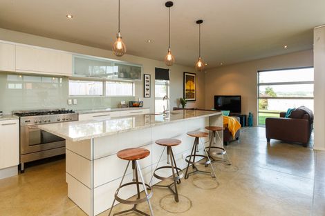 Photo of property in 19 Springdale Grove, Fitzherbert, Palmerston North, 4410