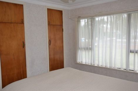 Photo of property in 25 Yeovil Road, Te Atatu Peninsula, Auckland, 0610