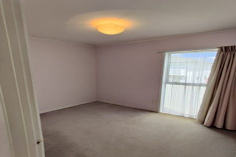 Photo of property in 60 Lewisham Street, Highland Park, Auckland, 2010