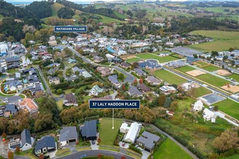 Photo of property in 37 Laly Haddon Place, Matakana, 0985