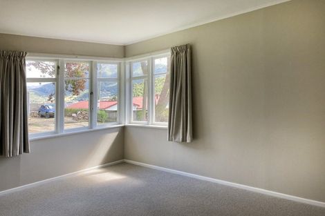 Photo of property in 16 Lincoln Street, Picton, 7220