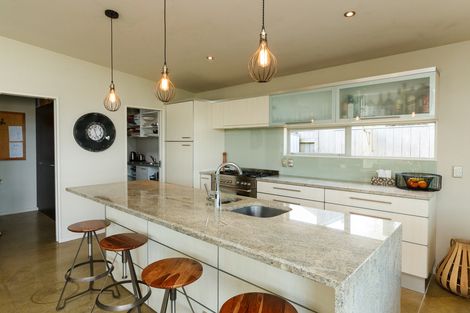 Photo of property in 19 Springdale Grove, Fitzherbert, Palmerston North, 4410