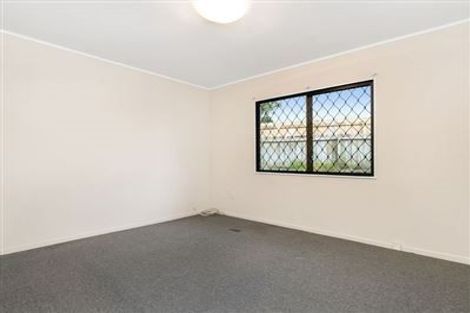 Photo of property in 2/9 Maplesden Drive, Clendon Park, Auckland, 2103