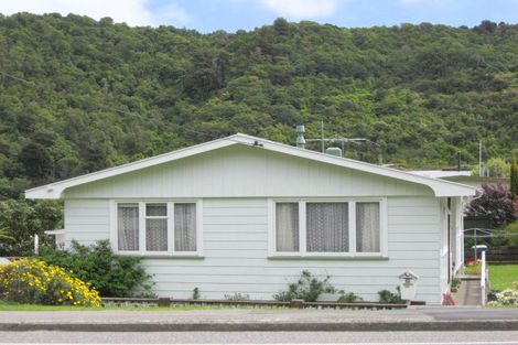 Photo of property in 89 Waikawa Road, Picton, 7220