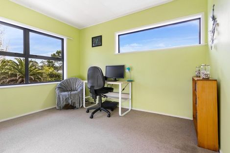 Photo of property in 1/89 Knights Road, Rothesay Bay, Auckland, 0630