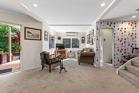 Photo of property in 2/12 Wanita Place, Totara Vale, Auckland, 0629