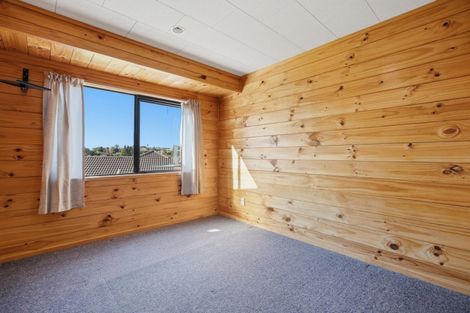 Photo of property in 27 Bateleur Close, Welcome Bay, Tauranga, 3112